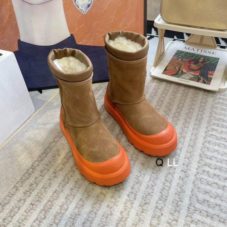 Picture of UGG Shoes _SKUUGGsz35-402CLL121219648